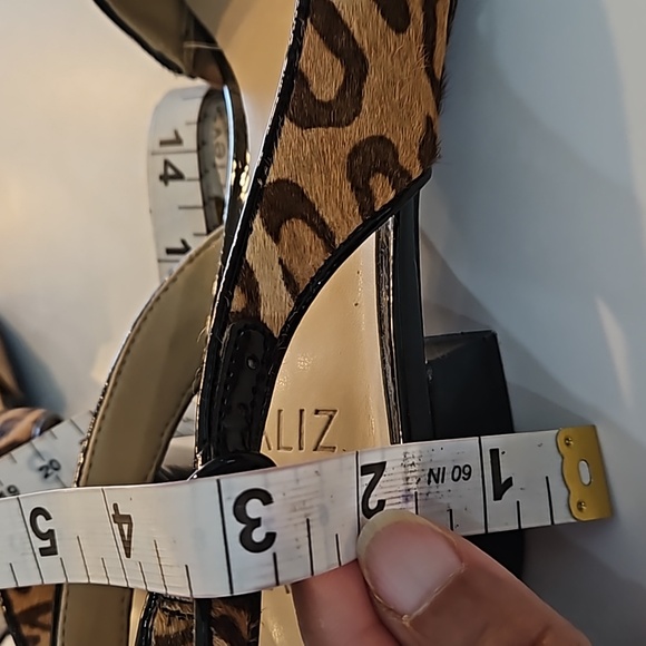 Naturalizer size 8.5M animal print, pointed-toe sandals. - Picture 7 of 8